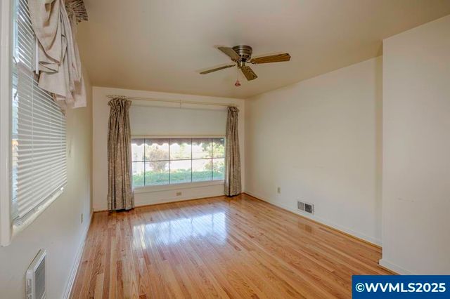 578 23rd St NE, Salem, OR 97301