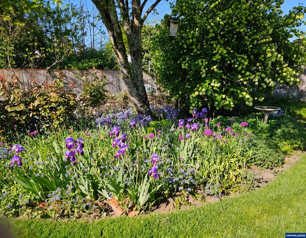 578 23rd St NE, Salem, OR 97301