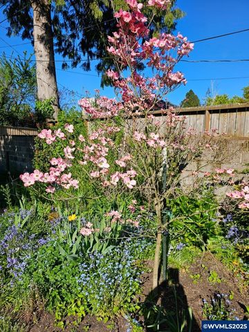 578 23rd St NE, Salem, OR 97301