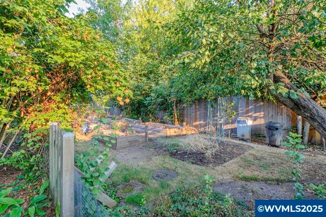 578 23rd St NE, Salem, OR 97301