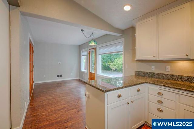 578 23rd St NE, Salem, OR 97301