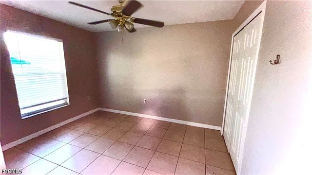 10738 Cocoatree CT, Lehigh Acres, FL 33936