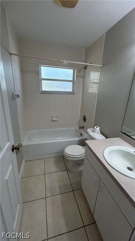 10738 Cocoatree CT, Lehigh Acres, FL 33936
