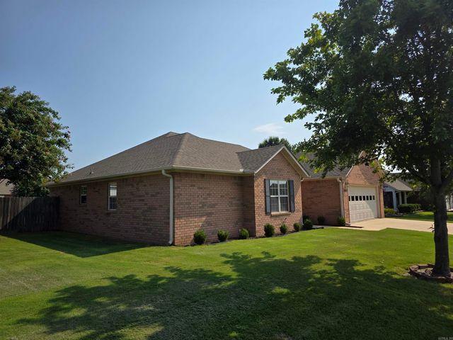 2903 Cambridge Drive, Paragould, AR 72450