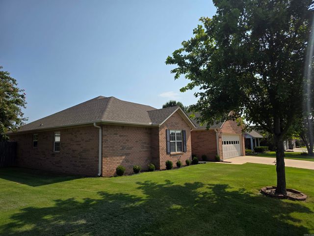 2903 Cambridge Drive, Paragould, AR 72450