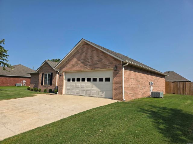 2903 Cambridge Drive, Paragould, AR 72450