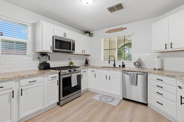 329 Emory Oak Pl, Lathrop, CA 95330