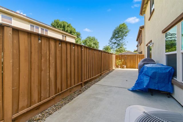 329 Emory Oak Pl, Lathrop, CA 95330