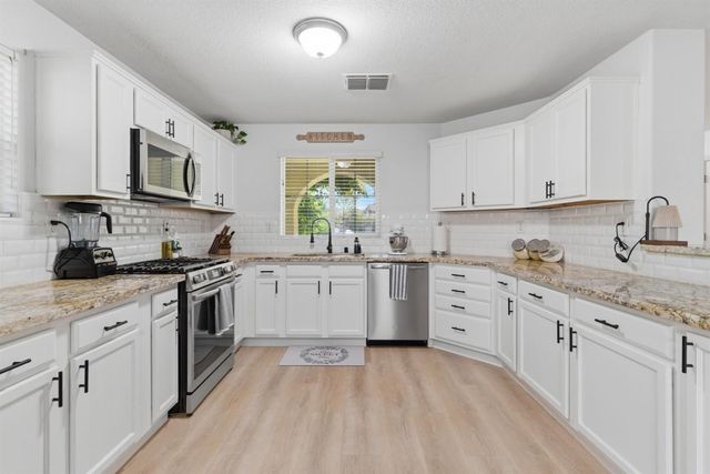 329 Emory Oak Pl, Lathrop, CA 95330