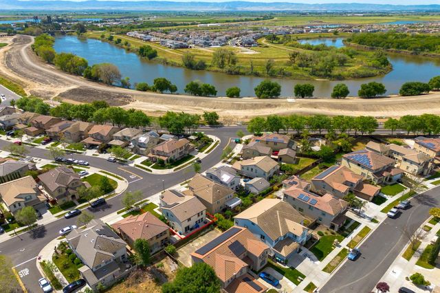 329 Emory Oak Pl, Lathrop, CA 95330