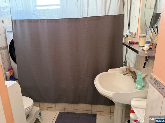60 Naples Avenue, Belleville, NJ 07109