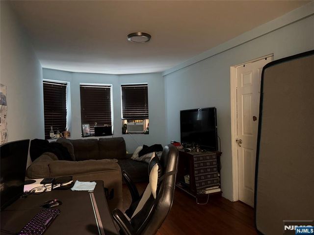 60 Naples Avenue, Belleville, NJ 07109