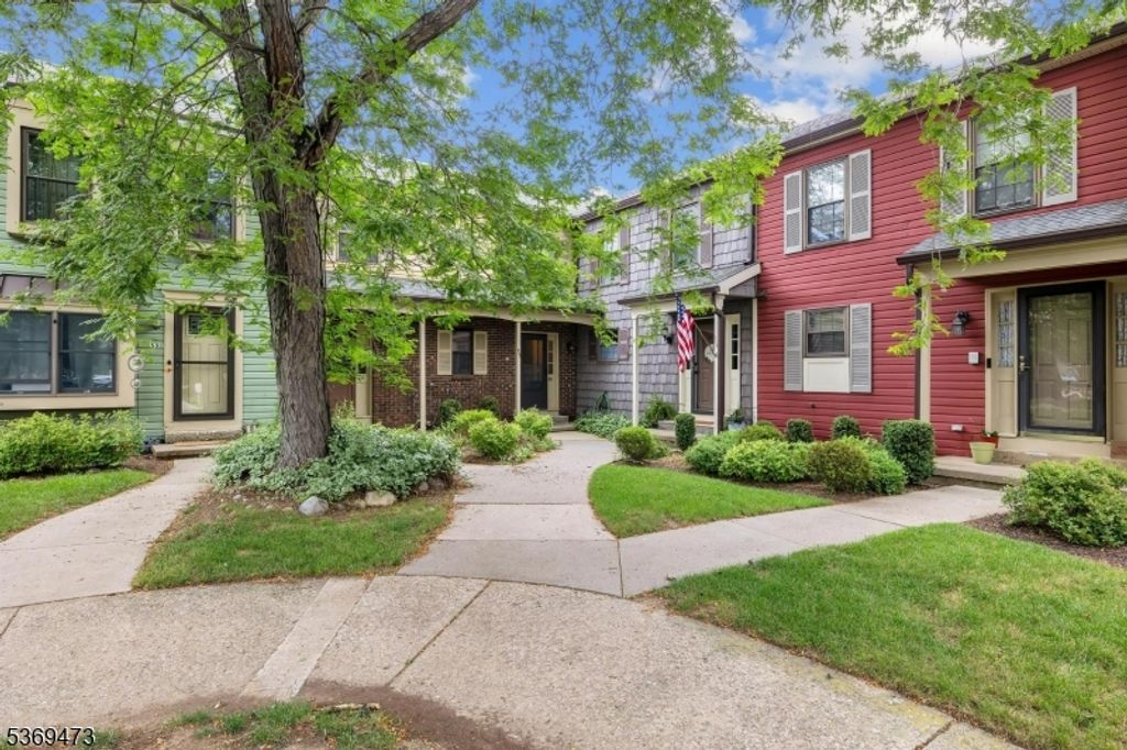 55 Duck Hawk Ct, Allamuchy Twp., NJ 07840