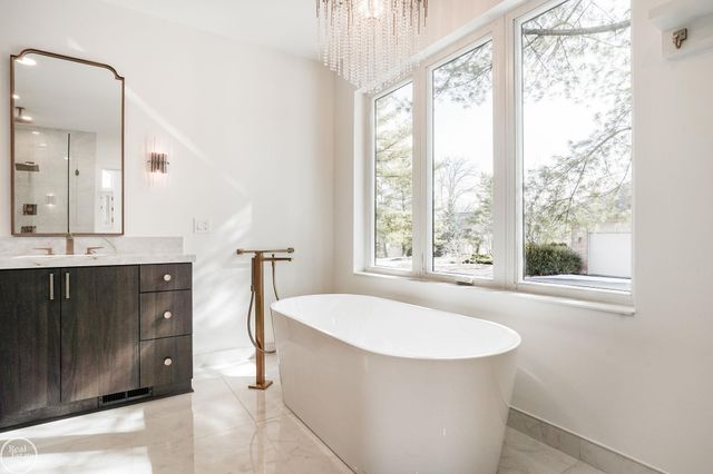 4585 Kiftsgate Bend, Bloomfield Twp, MI 48302