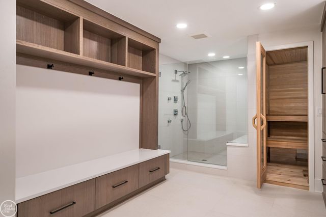 4585 Kiftsgate Bend, Bloomfield Twp, MI 48302