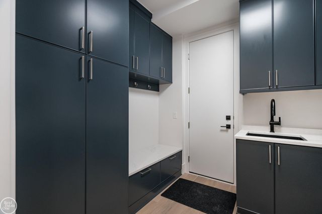 4585 Kiftsgate Bend, Bloomfield Twp, MI 48302