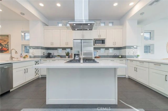 16785 Bayview Drive, Huntington Beach, CA 92649