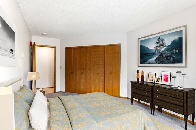 2425 E Franklin Avenue 303, Minneapolis, MN 55406