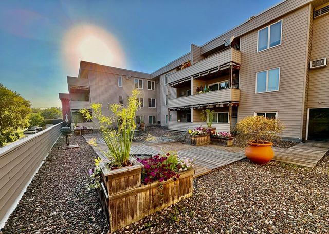 2425 E Franklin Avenue 303, Minneapolis, MN 55406
