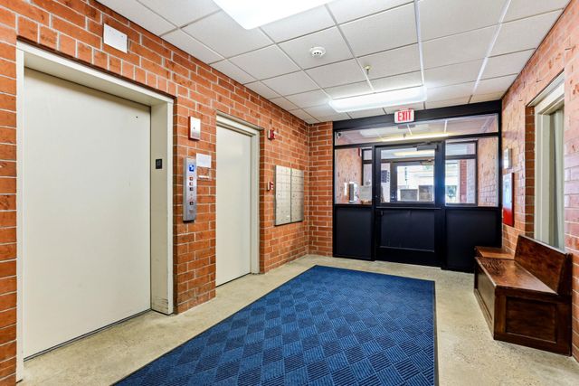 2425 E Franklin Avenue 303, Minneapolis, MN 55406
