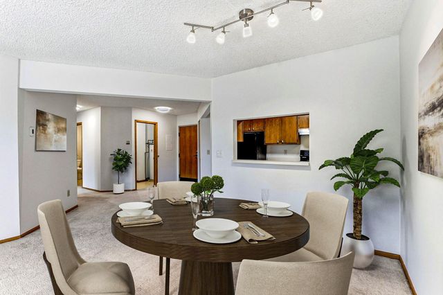 2425 E Franklin Avenue 303, Minneapolis, MN 55406