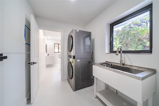 18101 NW 19th Ave, Miami Gardens, FL 33056