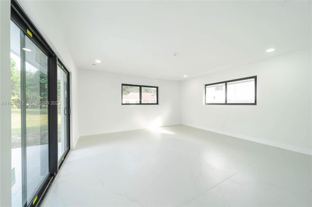 18101 NW 19th Ave, Miami Gardens, FL 33056