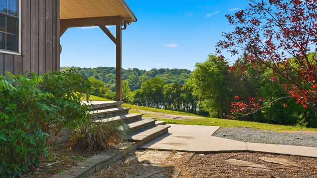 138 Cross Creek Dr, Manchester, TN 37355