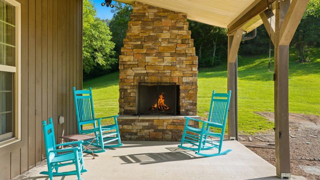 138 Cross Creek Dr, Manchester, TN 37355