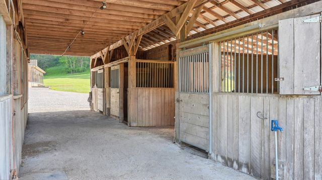 138 Cross Creek Dr, Manchester, TN 37355