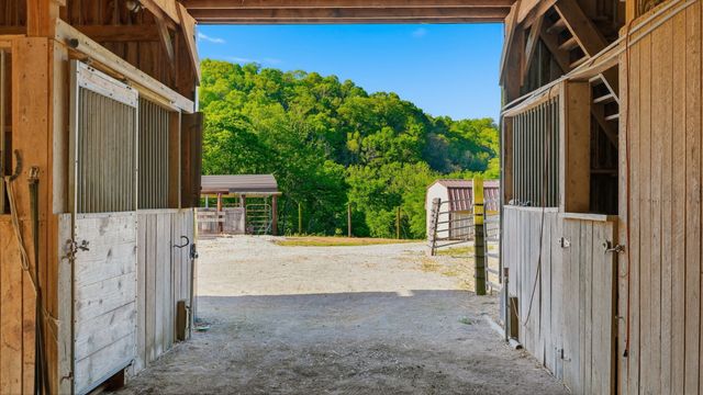 138 Cross Creek Dr, Manchester, TN 37355