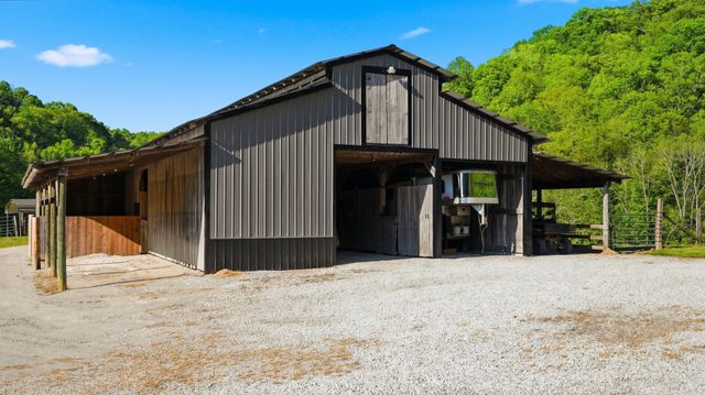 138 Cross Creek Dr, Manchester, TN 37355