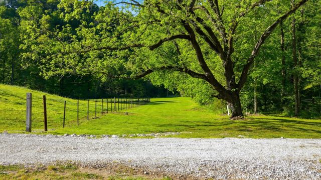 138 Cross Creek Dr, Manchester, TN 37355