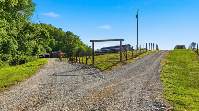138 Cross Creek Dr, Manchester, TN 37355