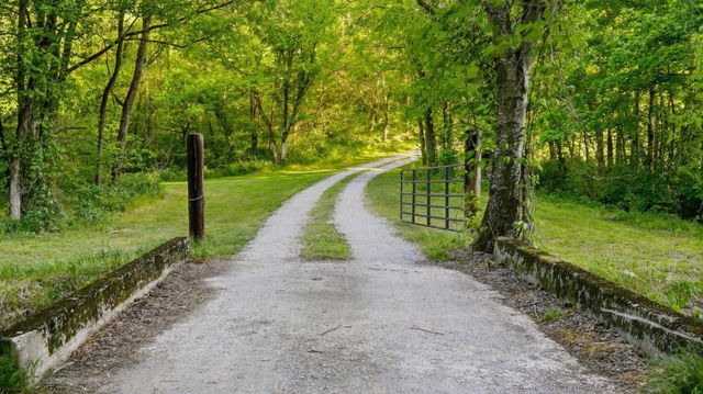 138 Cross Creek Dr, Manchester, TN 37355