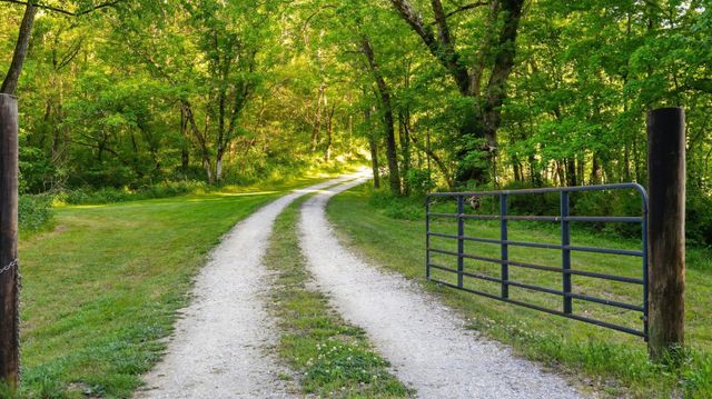 138 Cross Creek Dr, Manchester, TN 37355