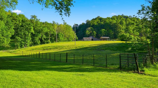 138 Cross Creek Dr, Manchester, TN 37355