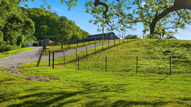138 Cross Creek Dr, Manchester, TN 37355