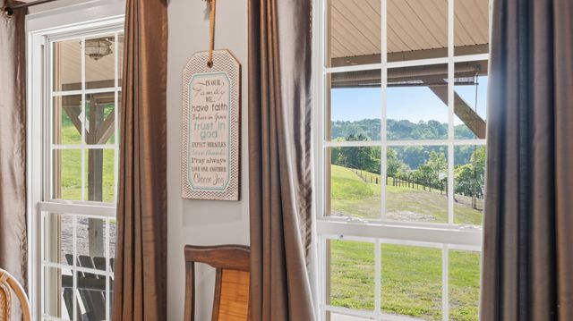 138 Cross Creek Dr, Manchester, TN 37355