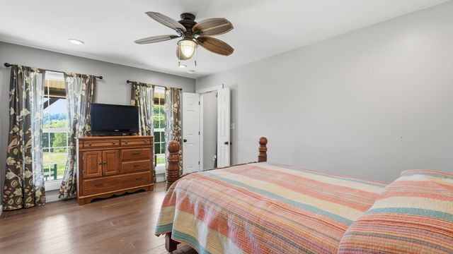 138 Cross Creek Dr, Manchester, TN 37355