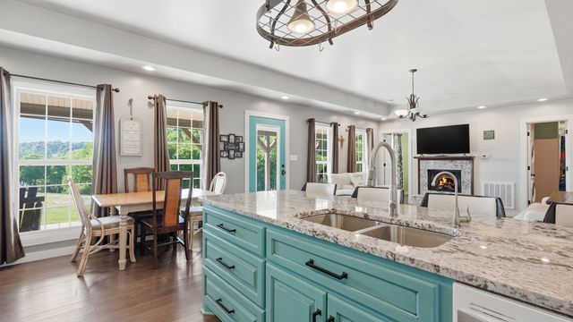 138 Cross Creek Dr, Manchester, TN 37355