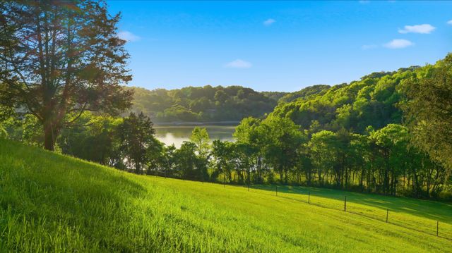 138 Cross Creek Dr, Manchester, TN 37355
