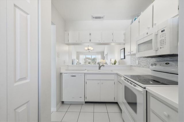 414 CERROMAR CIRCLE S 249, Venice, FL 34293