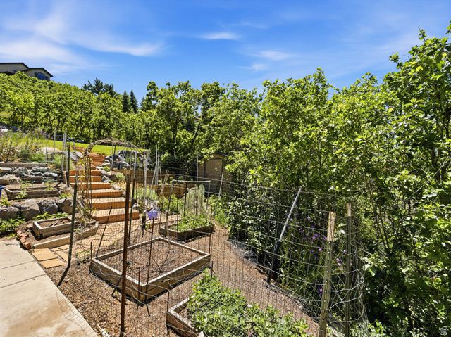 5808 E PIONEER FORK RD, Emigration Canyon, UT 84108