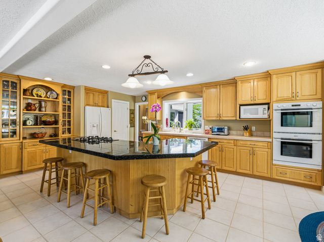 5808 E PIONEER FORK RD, Emigration Canyon, UT 84108
