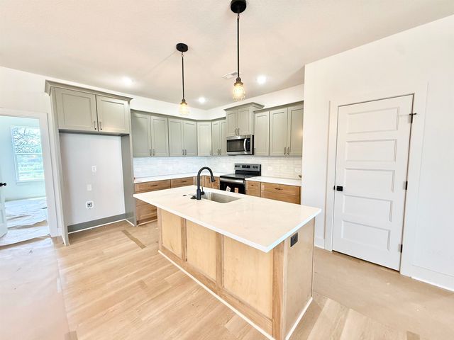 5408 N Toben Ct, Bel Aire, KS 67226