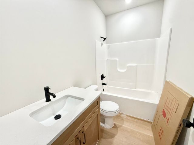 5408 N Toben Ct, Bel Aire, KS 67226