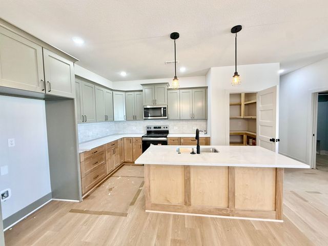 5408 N Toben Ct, Bel Aire, KS 67226