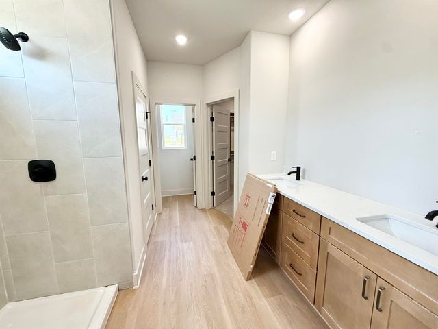 5408 N Toben Ct, Bel Aire, KS 67226