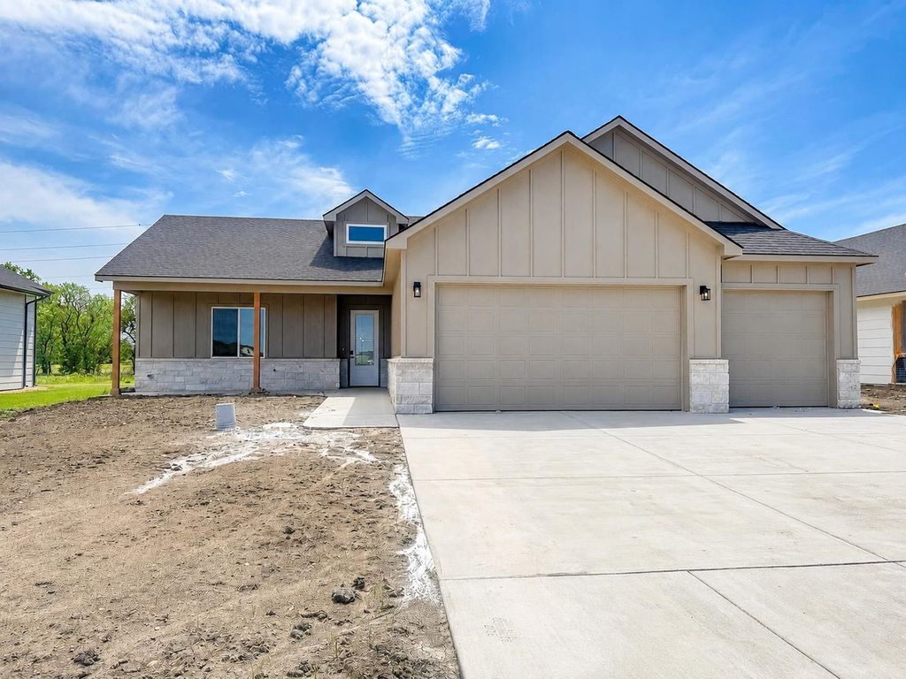 5408 N Toben Ct, Bel Aire, KS 67226